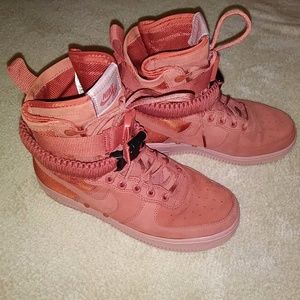 nike high ankle shoes